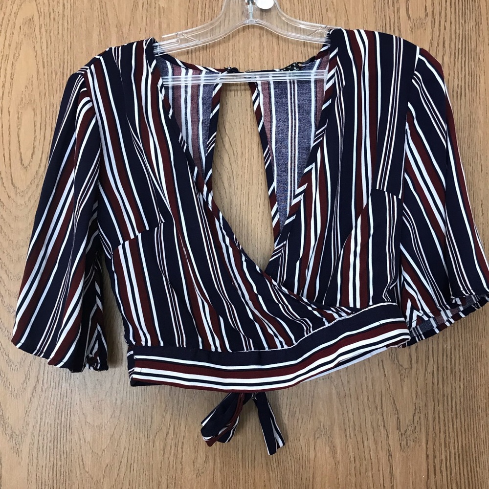 Low V-neck stripped cop top